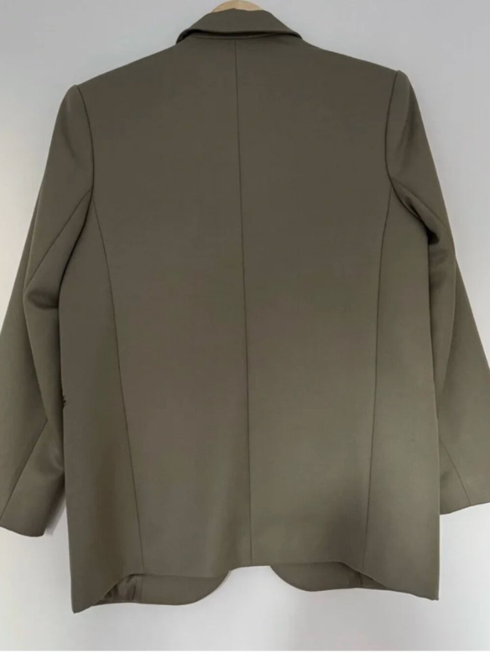 Quinn Blazer in Green Khaki
ANINE BING - Picture 5 of 8